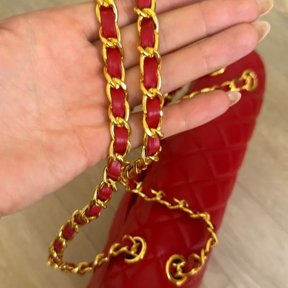 Caviar Flap Red Quilted Shoulder Bag - Picture 3 of 7